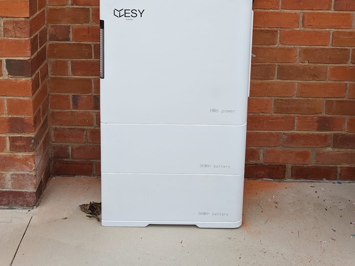 Esy Sunhome battery installed against a brick wall